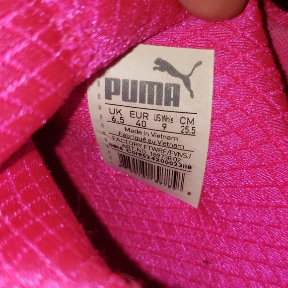 Beautiful Rare Puma Sneakers - Picture 4 of 7